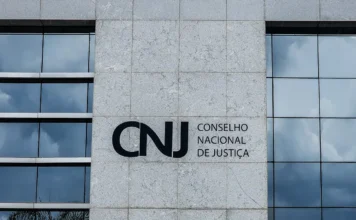 CNJ acelera bloqueio judicial de contas de devedores Fachada do Conselho Nacional de Justiça, CNJ, em Brasília, relacionada ao novo Sisbajud e ao bloqueio judicial de contas de devedores.