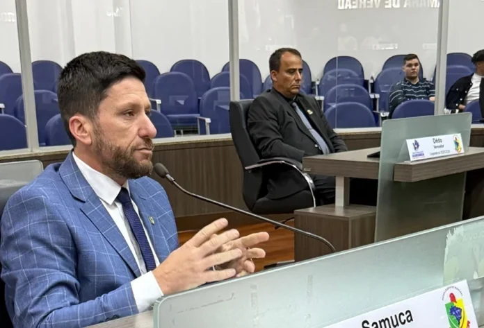 Câmara aprova projeto Louvor na Praça em Araranguá Vereador Samuca durante sessão da Câmara de Araranguá sobre o projeto Louvor na Praça