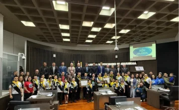 Câmara homenageia ADAD por atuação social em Araranguá Câmara de Vereadores de Araranguá homenageia ADAD por trabalho social e educativo com crianças e adolescentes