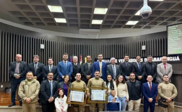 Câmara homenageia policiais por apreensão em Araranguá Policiais do 19º BPM recebem Moção de Reconhecimento na Câmara de Vereadores de Araranguá por apreensão de drogas no município