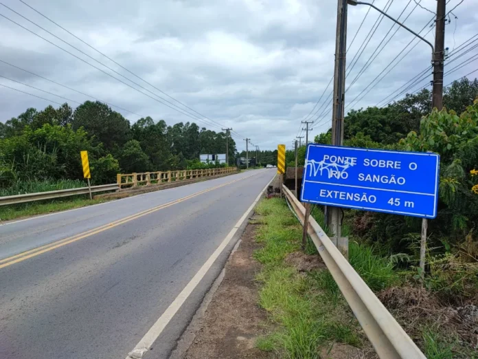 Câmara pede reforma em ponte entre Forquilhinha e Criciúma Ponte sobre o Rio Sangão na Rodovia Gabriel Arns, entre Forquilhinha e Criciúma, alvo de pedido de reforma e passarelas
