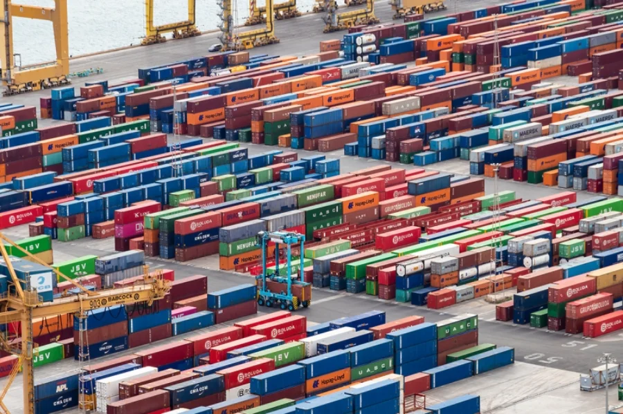 Certificado de origem digital ganha força nas exportações Contêineres em terminal portuário representam exportações brasileiras e uso do Certificado de Origem Digital
