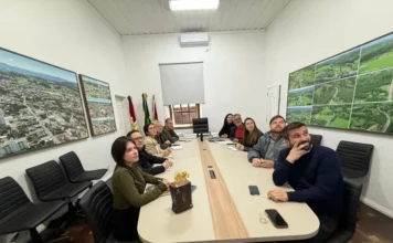 Cocal do Sul prepara editais culturais da Aldir Blanc Comissão se reúne no Paço Municipal de Cocal do Sul para discutir editais culturais da Política Aldir Blanc