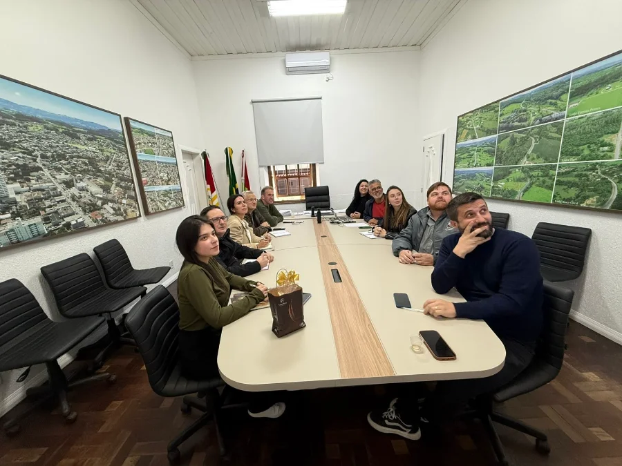 Comissão se reúne no Paço Municipal de Cocal do Sul para discutir editais culturais da Política Aldir Blanc