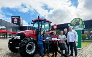 Convênio garante trator para agricultores de Maracajá Novo trator agrícola adquirido pela Prefeitura de Maracajá para reforçar atendimento aos produtores rurais do município