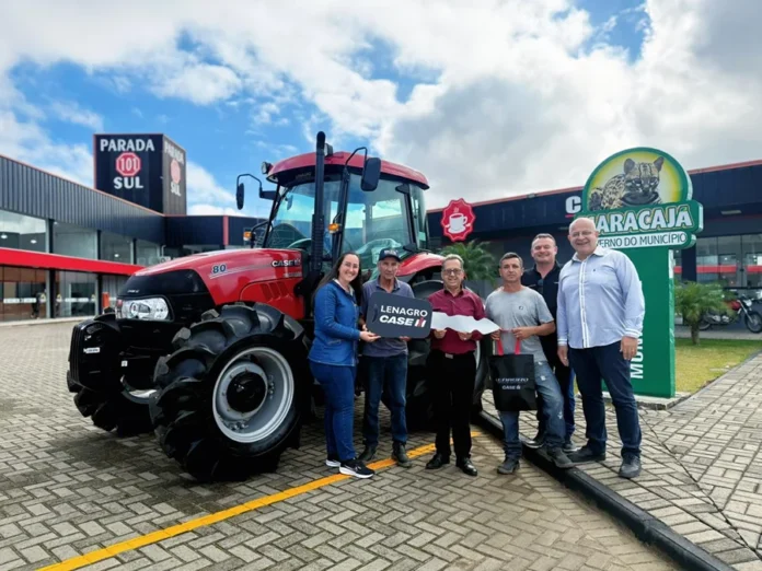 Convênio garante trator para agricultores de Maracajá Novo trator agrícola adquirido pela Prefeitura de Maracajá para reforçar atendimento aos produtores rurais do município