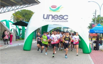 Corrida na Unesc reforça alerta para saúde do coração Atletas participam da Run4Cardio no campus da Unesc, em Criciúma, durante corrida de conscientização sobre saúde cardiovascular.
