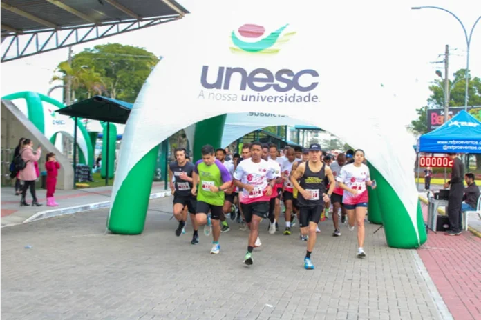 Corrida na Unesc reforça alerta para saúde do coração Atletas participam da Run4Cardio no campus da Unesc, em Criciúma, durante corrida de conscientização sobre saúde cardiovascular.