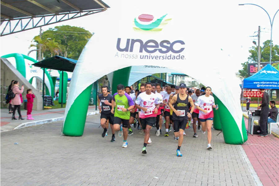 Corrida na Unesc reforça alerta para saúde do coração Atletas participam da Run4Cardio no campus da Unesc, em Criciúma, durante corrida de conscientização sobre saúde cardiovascular.