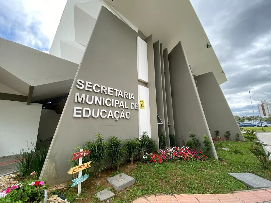 Fachada da Secretaria Municipal de Educação de Criciúma, responsável pelo Selo Identidade de equidade racial na rede municipal