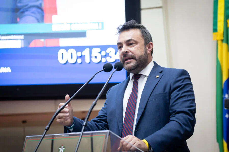 Deputado critica baixa adesão a programa de castração Deputado Marcius Machado critica na Alesc a falta de adesão de prefeituras ao programa estadual de castração animal
