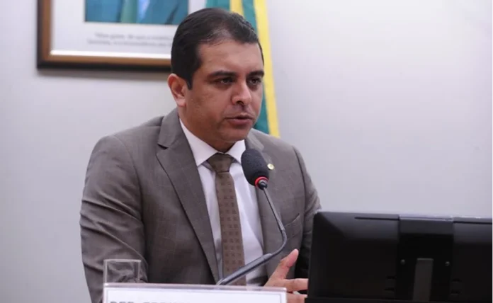 Deputados discutem combate à violência infantojuvenil Deputado participa de debate na Câmara dos Deputados sobre prevenção e enfrentamento da violência sexual infantojuvenil