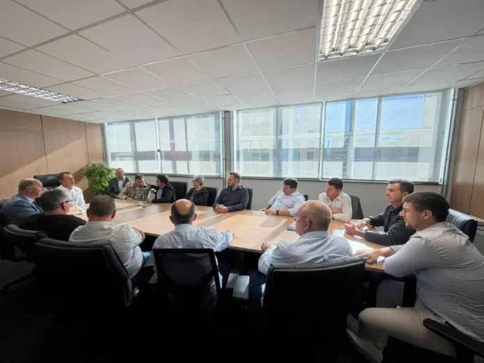 Edital da SC-108 deve sair até o fim de junho Reunião sobre nova licitação da SC-108 reúne autoridades e lideranças regionais em Florianópolis