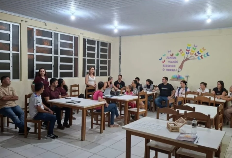 Famílias atípicas participam de encontro sobre educação inclusiva em escola de Urussanga