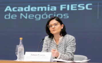 FIESC debate impactos do acordo Mercosul-UE em SC Tatiana Prazeres participa de evento na Academia FIESC de Negócios sobre acordo Mercosul-União Europeia em Santa Catarina