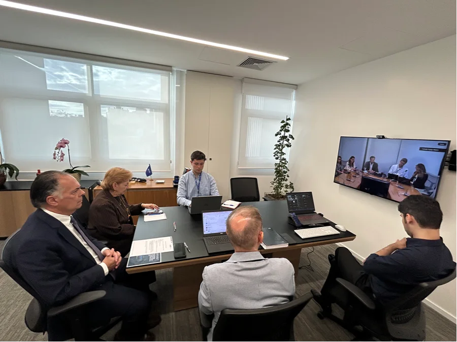 FIESC debate nova linha do BNDES para indústrias de SC Representantes da FIESC participam de reunião sobre nova linha de crédito do BNDES para indústrias exportadoras de Santa Catarina