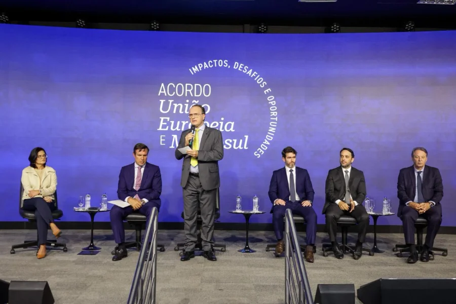 FIESC orienta indústrias de SC sobre acordo Mercosul-UE Seminário da FIESC em Florianópolis debate acordo Mercosul-União Europeia com representantes da indústria e da OAB