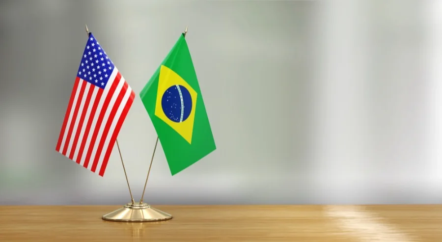 Bandeiras do Brasil e dos Estados Unidos representam agenda da Fiesc em Nova York para ampliar negócios da indústria catarinense