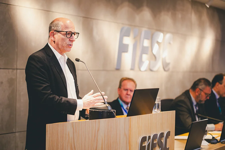 Fabio Giambiagi palestra na FIESC sobre ajuste fiscal, dívida pública e controle de gastos do governo federal