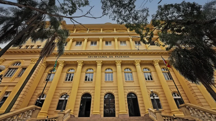 Fachada da Secretaria da Fazenda do Rio Grande do Sul, em Porto Alegre, onde ocorreu reunião do Conselho de Boas Práticas Tributárias sobre combate à falsificação, ICMS e Reforma Tributária.