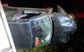 Homem morre após capotar carro furtado em Jacinto Machado Carro furtado capotado em área de vegetação após acidente com morte em Jacinto Machado