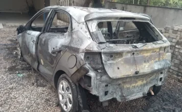 Hyundai HB20 é destruído por incêndio em Içara Hyundai HB20 destruído por incêndio no bairro Vila Nova, em Içara, após fogo atingir veículo no pátio de residência