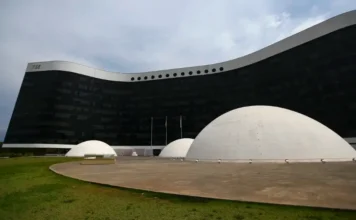 IA nas eleições será prioridade de Nunes Marques no TSE Fachada do Tribunal Superior Eleitoral em Brasília, onde o uso de inteligência artificial nas eleições será prioridade da Justiça Eleitoral