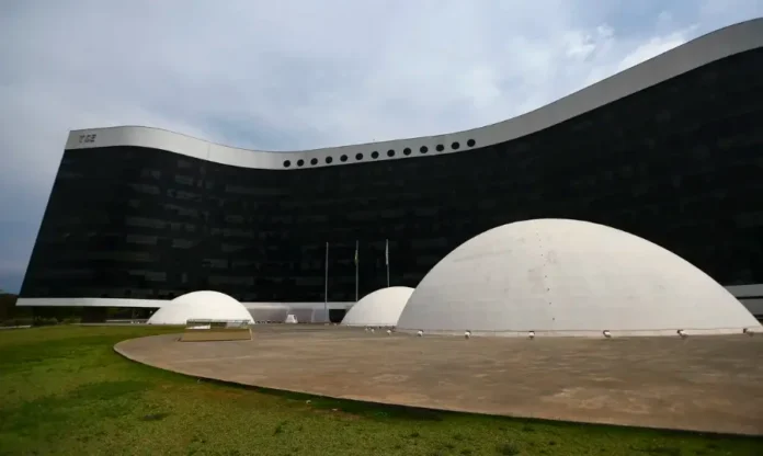 IA nas eleições será prioridade de Nunes Marques no TSE Fachada do Tribunal Superior Eleitoral em Brasília, onde o uso de inteligência artificial nas eleições será prioridade da Justiça Eleitoral