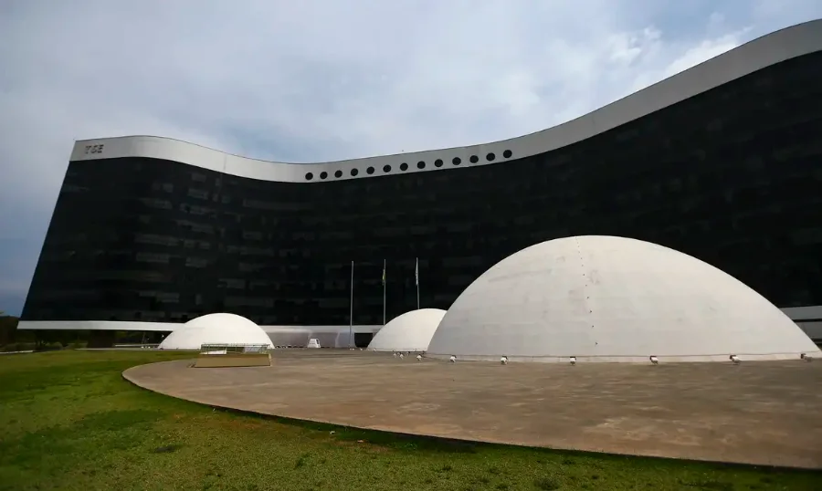 Fachada do Tribunal Superior Eleitoral em Brasília, onde o uso de inteligência artificial nas eleições será prioridade da Justiça Eleitoral