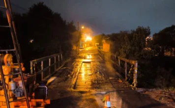 Incêndio atinge ponte interditada em Criciúma Ponte interditada no bairro Imperatriz, em Criciúma, após focos de incêndio atendidos pelo Corpo de Bombeiros