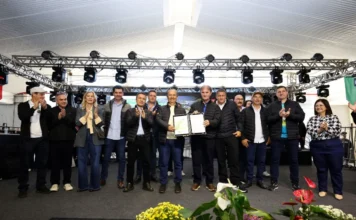 Jorginho anuncia investimentos para obras em Turvo Governador Jorginho Mello anuncia investimentos em infraestrutura durante a Festa do Colono em Turvo