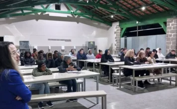 Matemática da Unesc aproxima saúde e EJA Estudantes da EJA de Urussanga participam de palestra da Unesc sobre matemática aplicada à saúde em sala de aula