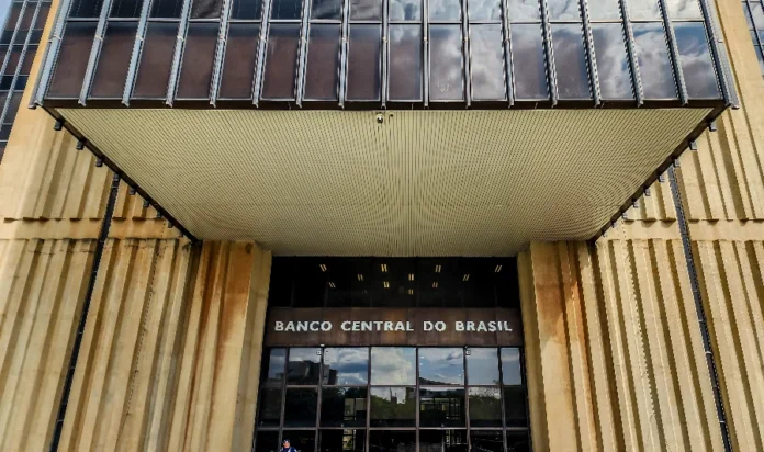 Mercado eleva previsão da inflação para 2026 pela 9ª vez Fachada do Banco Central do Brasil, em Brasília, relacionada ao Relatório Focus e à projeção de inflação para 2026.
