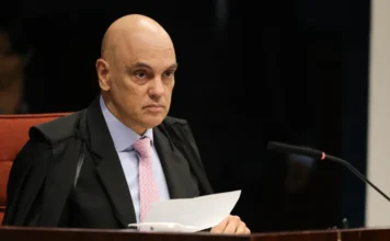 Moraes barra redução de pena para Débora Rodrigues Ministro do STF durante sessão em Brasília em matéria sobre Lei da Dosimetria e pedido de redução de pena de Débora Rodrigues