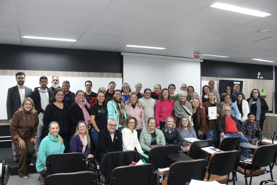 Lideranças comunitárias participam de encontro da Escola de Lideranças da Unesc em Araranguá