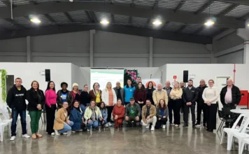 Novos membros do COMTUR tomam posse em Arroio do Silva Integrantes do COMTUR tomam posse em Balneário Arroio do Silva durante reunião sobre ações para o turismo local