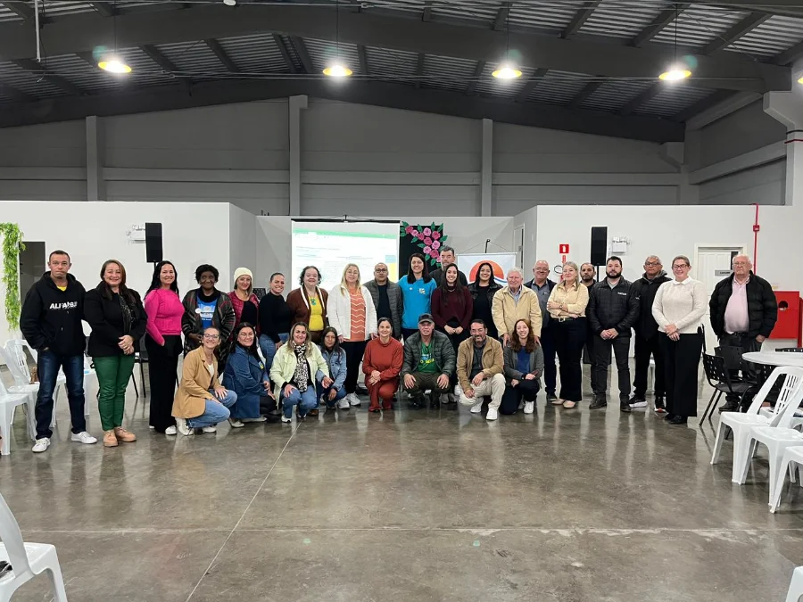 Integrantes do COMTUR tomam posse em Balneário Arroio do Silva durante reunião sobre ações para o turismo local