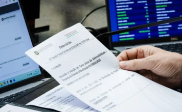 PEC das emendas impositivas avança na Alesc Documento da PEC das emendas impositivas é analisado durante sessão da Alesc em Santa Catarina