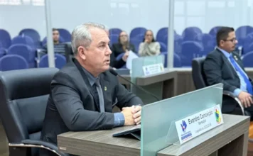 Programa Lixo Zero pode ter bairro modelo em Araranguá Vereador Evandro Conceição durante sessão da Câmara de Araranguá sobre o Programa Lixo Zero Bairro Modelo