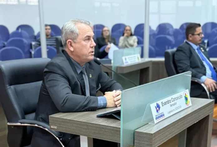 Programa Lixo Zero pode ter bairro modelo em Araranguá Vereador Evandro Conceição durante sessão da Câmara de Araranguá sobre o Programa Lixo Zero Bairro Modelo