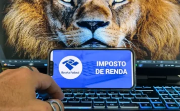 Receita ainda espera 40% das declarações do IR 2026 Tela de celular com logotipo da Receita Federal e texto Imposto de Renda, em referência à declaração do IR 2026