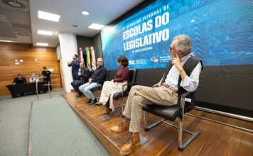 SC mira 60 Escolas do Legislativo até o ano de 2027 5º Encontro Estadual de Escolas do Legislativo de Santa Catarina reúne representantes no Plenarinho da Alesc, em Florianópolis