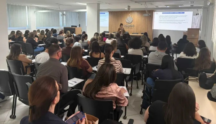SC reforça cuidado para evitar complicações do diabetes Profissionais da Atenção Primária participam de curso sobre diabetes e prevenção de complicações nos pés em Santa Catarina