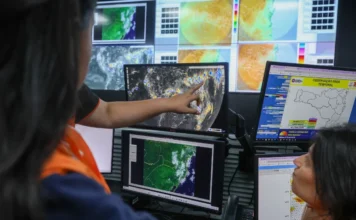SC terá efeitos do El Niño já em julho, alerta Fórum Equipe técnica da Defesa Civil de Santa Catarina realiza monitoramento meteorológico em tempo real com mapas de radares e satélites para previsão de chuvas e efeitos do El Niño no estado.