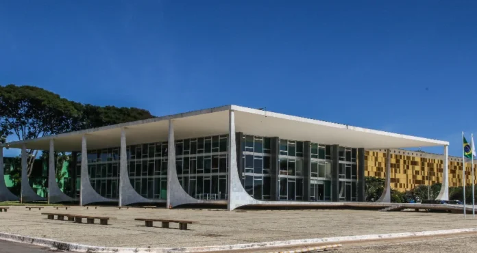 STF valida exigência de dolo em improbidade administrativa Fachada do Supremo Tribunal Federal em Brasília, sede do STF, em matéria sobre decisão que valida exigência de dolo em improbidade administrativa.