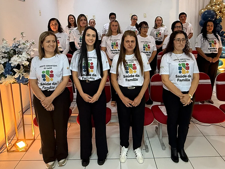 Agentes comunitárias de saúde e agente de endemias durante formatura técnica em Santa Rosa do Sul