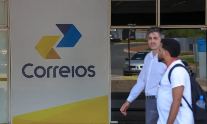 TCU cobra mais controle sobre dívida bilionária dos Correios Fachada dos Correios em matéria sobre alerta do TCU para risco fiscal em empréstimo bilionário da estatal