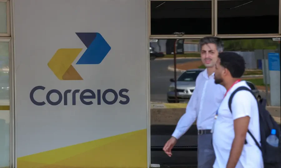 Fachada dos Correios em matéria sobre alerta do TCU para risco fiscal em empréstimo bilionário da estatal