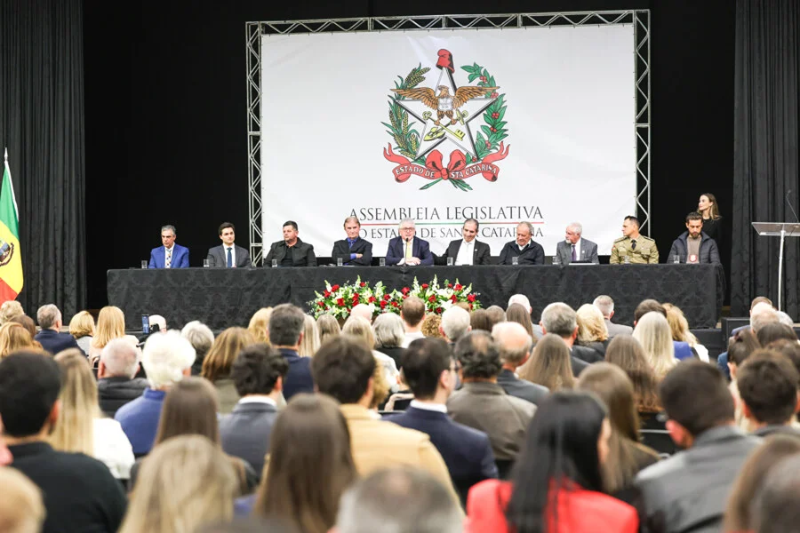 Turvo celebra 70 anos da comarca com homenagens da Alesc Sessão solene da Alesc em Turvo celebra 70 anos da Comarca com autoridades e público no Centro de Eventos
