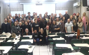 Unesc debate apoio a comunidades pelo Universidade Gratuita Participantes da Escola de Lideranças Comunitárias da Unesc durante encontro sobre o Programa Universidade Gratuita e apoio a comunidades